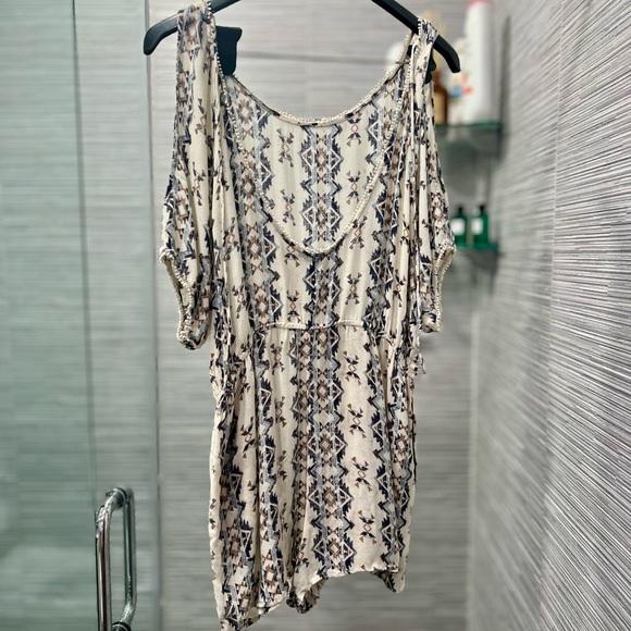 Forever 21 Romper Stretch Waist Short Sleeve Cut Out Shoulder Open Back M White - Picture 7 of 9